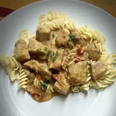 Serviervorschlag Schweine-Gulasch